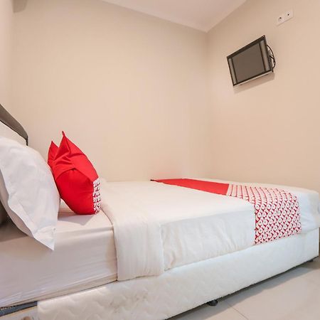 Oyo 387 Alfa Guest House Tegal  Buitenkant foto