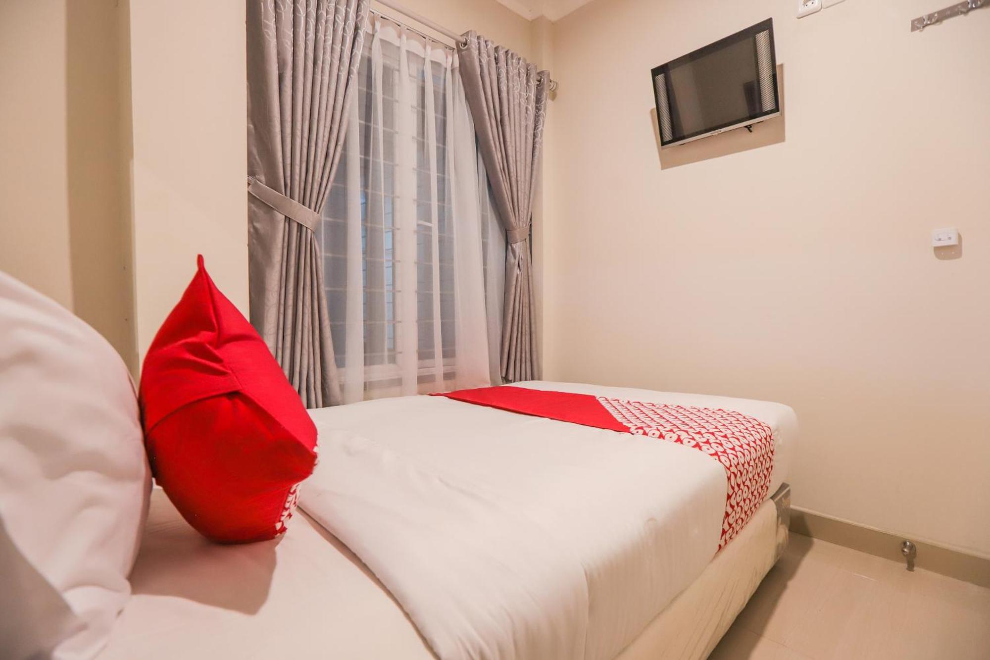 Oyo 387 Alfa Guest House Tegal  Buitenkant foto