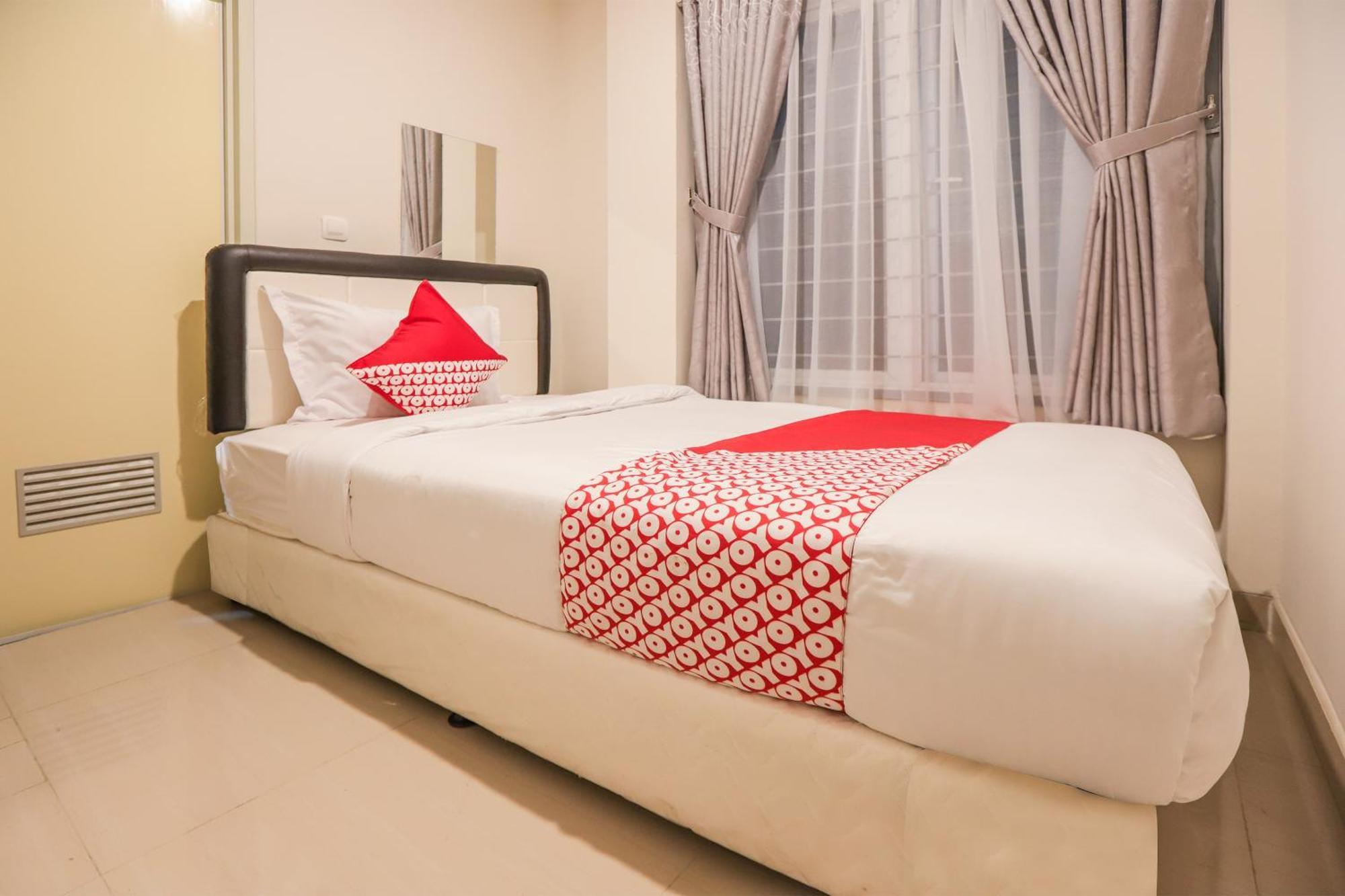Oyo 387 Alfa Guest House Tegal  Buitenkant foto