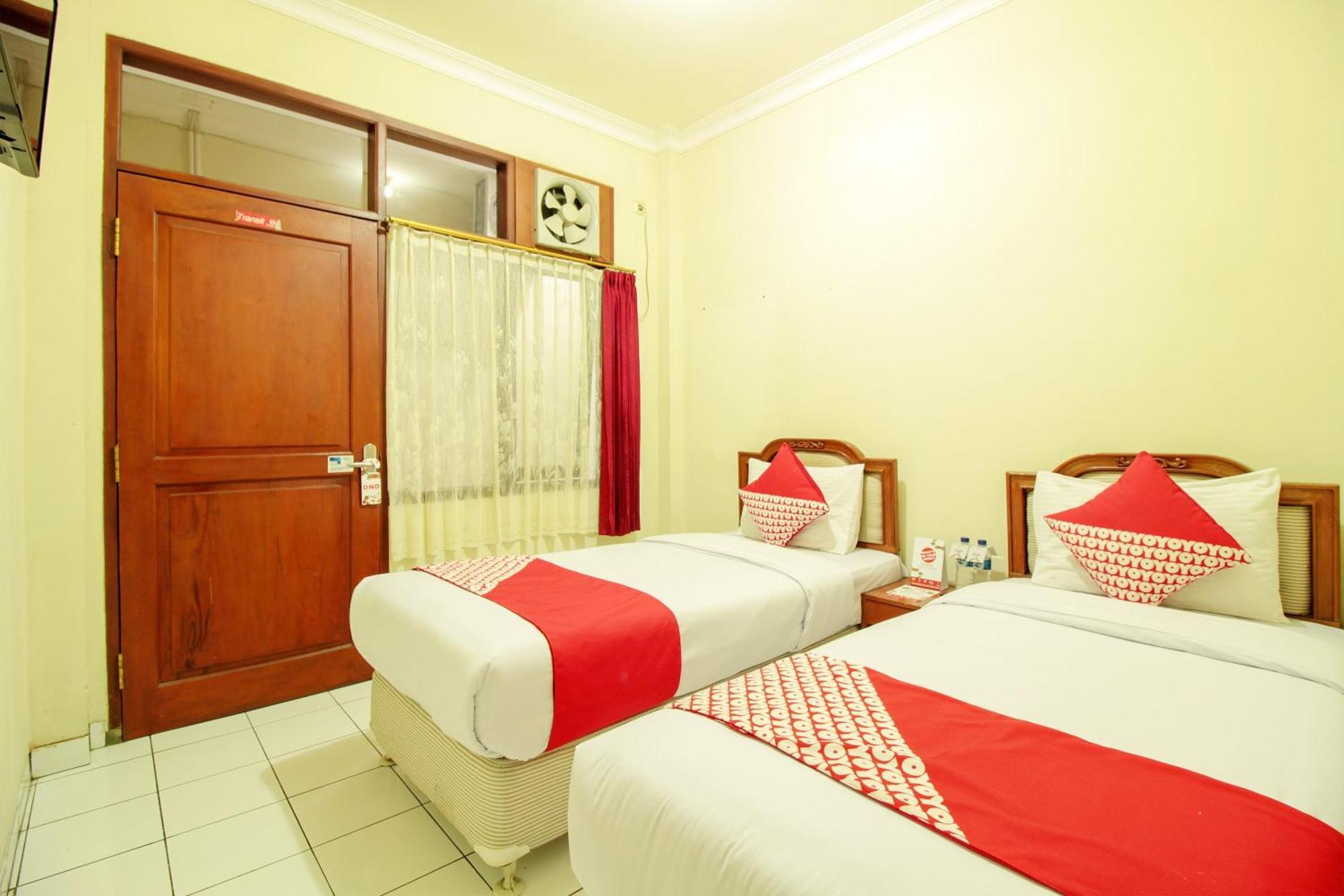 Oyo 387 Alfa Guest House Tegal  Buitenkant foto