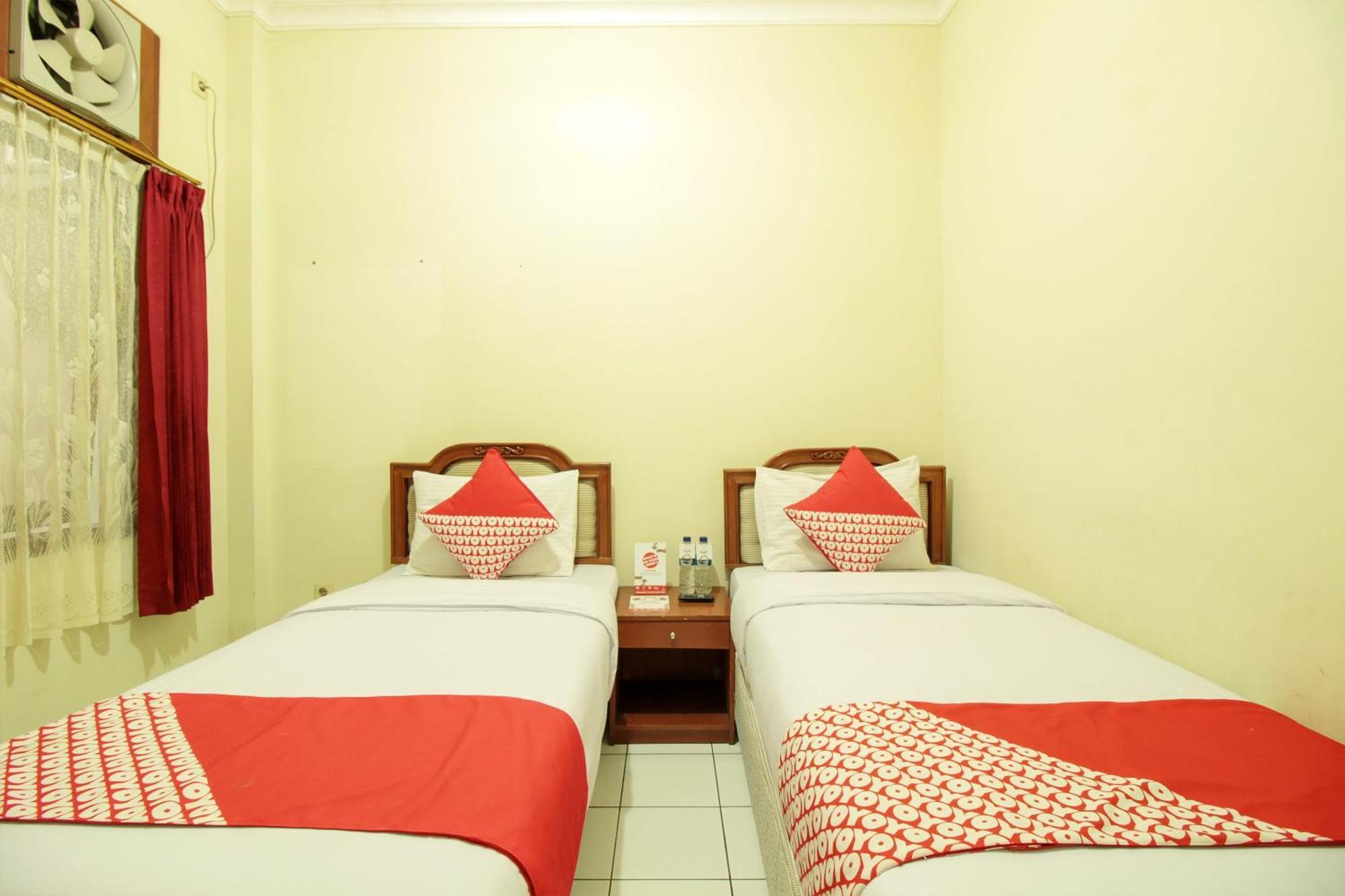 Oyo 387 Alfa Guest House Tegal  Buitenkant foto