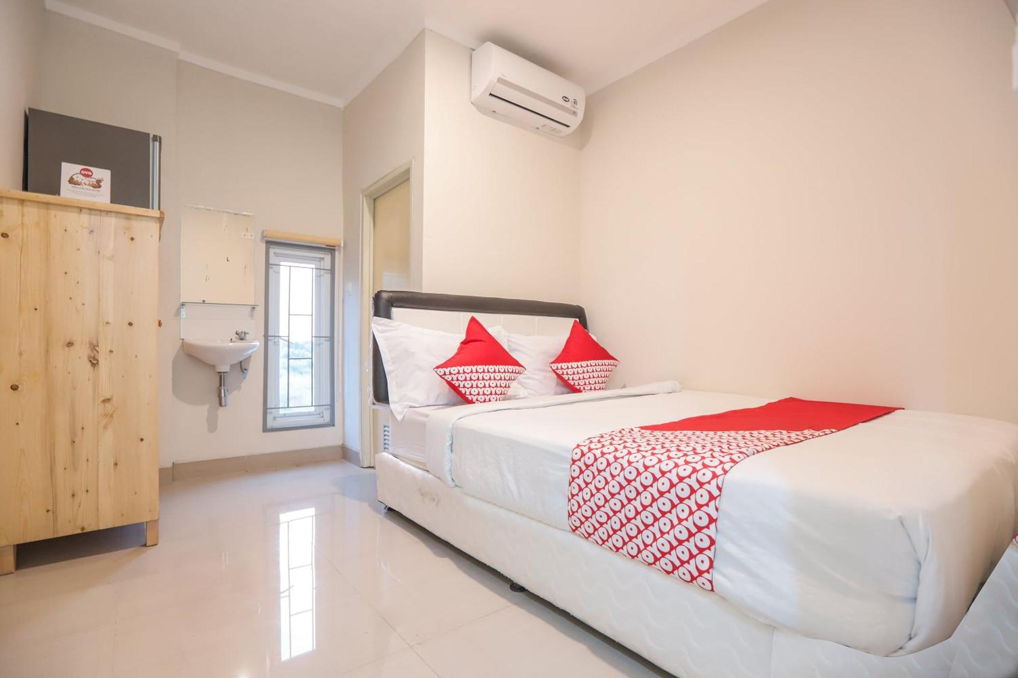 Oyo 387 Alfa Guest House Tegal  Buitenkant foto