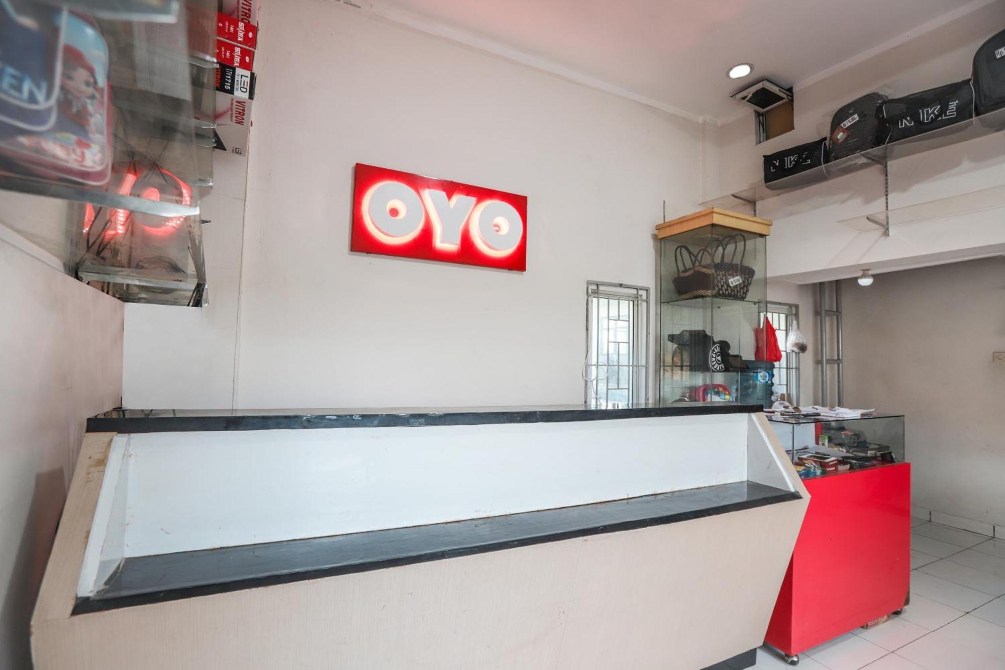 Oyo 387 Alfa Guest House Tegal  Buitenkant foto